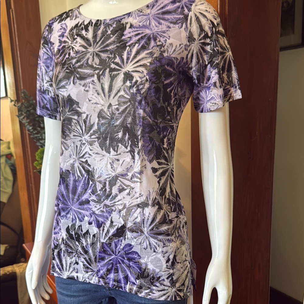 NWT northern reflections size small Floral Print Women's Top - Purple and Black